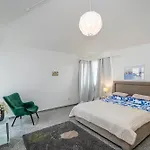Modern Spacious Villa, 36 Sqm Pool, 70m To - Mediteran *