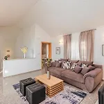 Modern Spacious Villa, 36 Sqm Pool, 70m To - Mediteran Vila Trogir