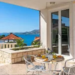 Vila Modern Spacious Villa, 36 Sqm Pool, 70m To - Mediteran