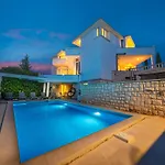 Vila Modern Spacious Villa, 36 Sqm Pool, 70m To - Mediteran
