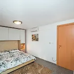 Modern Spacious Villa, 36 Sqm Pool, 70m To - Mediteran