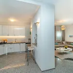 Modern Spacious Villa, 36 Sqm Pool, 70m To - Mediteran Vila
