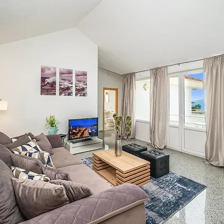 Vila Modern Spacious Villa, 36 Sqm Pool, 70m To - Mediteran Trogir