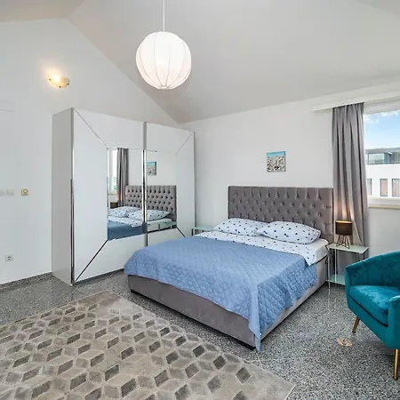 Modern Spacious Villa, 36 Sqm Pool, 70m To - Mediteran Trogir