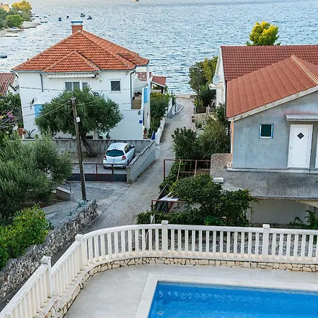 Modern Spacious Villa, 36 Sqm Pool, 70m To - Mediteran *