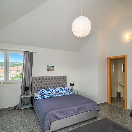 Modern Spacious Villa, 36 Sqm Pool, 70m To - Mediteran *