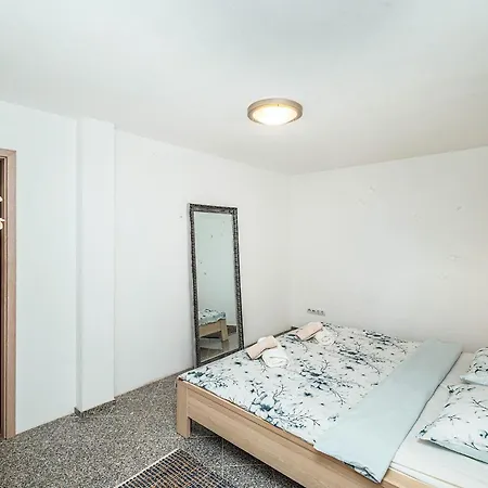 Modern Spacious Villa, 36 Sqm Pool, 70m To - Mediteran