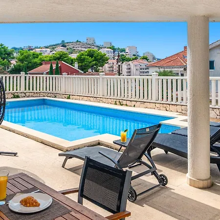 Villa Modern Spacious Villa, 36 Sqm Pool, 70m To - Mediteran