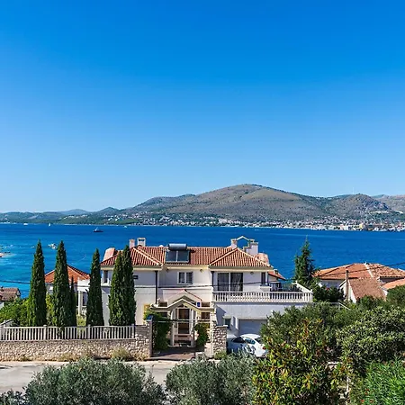 Modern Spacious Villa, 36 Sqm Pool, 70m To - Mediteran Villa