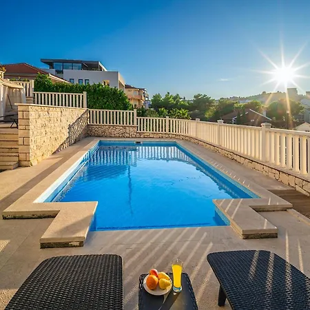 Modern Spacious Villa, 36 Sqm Pool, 70m To - Mediteran Villa *