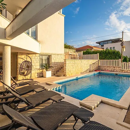 Villa Modern Spacious Villa, 36 Sqm Pool, 70m To - Mediteran *