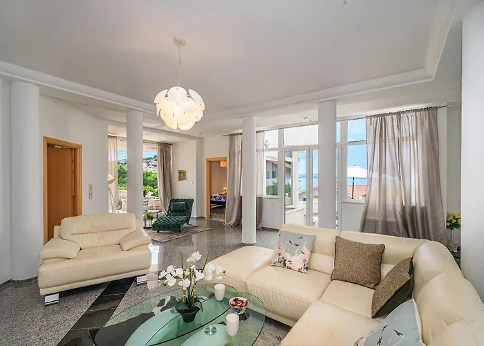 Modern Spacious Villa, 36 Sqm Pool, 70m To - Mediteran Vila *