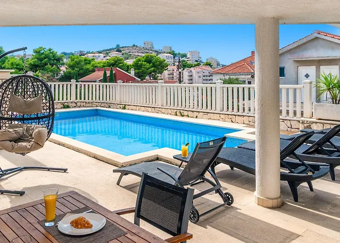 Vila Modern Spacious Villa, 36 Sqm Pool, 70m To - Mediteran