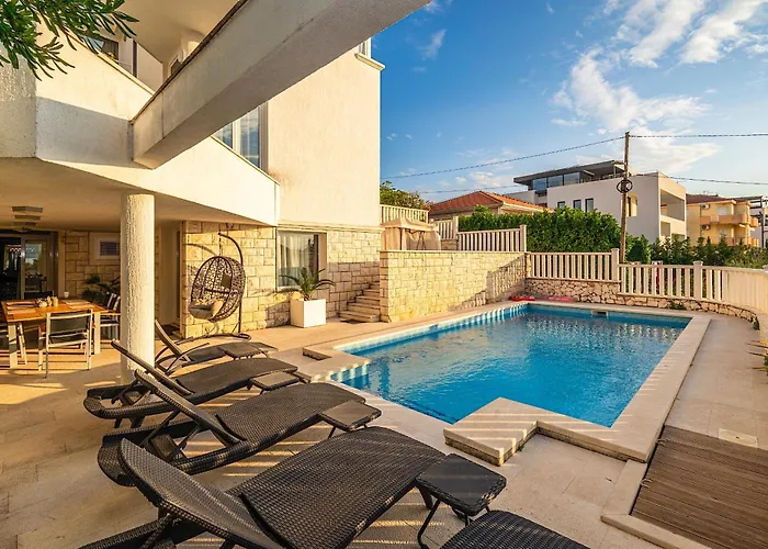 Vila Modern Spacious Villa, 36 Sqm Pool, 70m To - Mediteran *