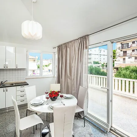 Modern Spacious Villa, 36 Sqm Pool, 70m To - Mediteran Vila Trogir