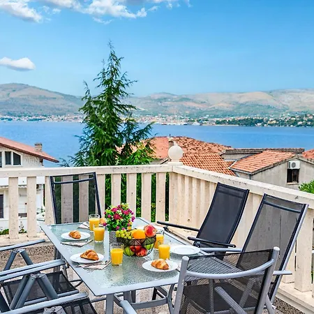 Vila Modern Spacious Villa, 36 Sqm Pool, 70m To - Mediteran Trogir