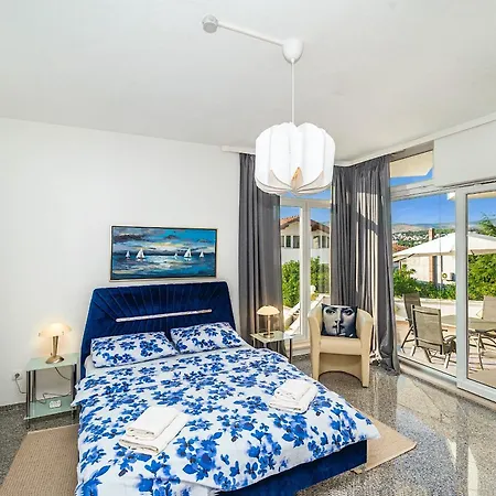 Vila Modern Spacious Villa, 36 Sqm Pool, 70m To - Mediteran Trogir