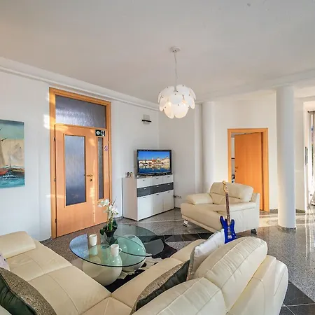 Modern Spacious Villa, 36 Sqm Pool, 70m To - Mediteran * Трогир