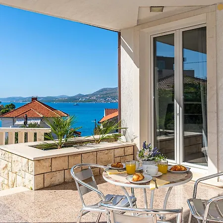 Vila Modern Spacious Villa, 36 Sqm Pool, 70m To - Mediteran