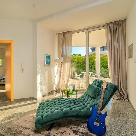 Modern Spacious Villa, 36 Sqm Pool, 70m To - Mediteran Трогир