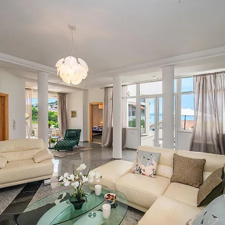 Modern Spacious Villa, 36 Sqm Pool, 70m To - Mediteran Вилла *