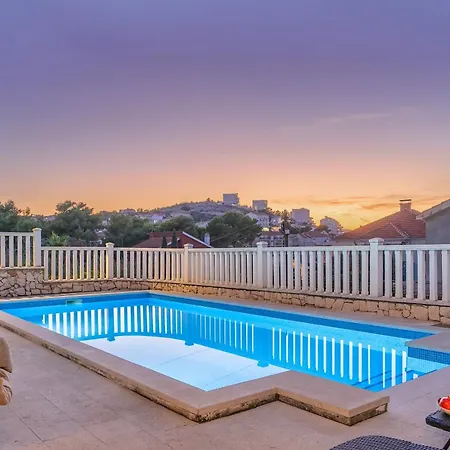 Modern Spacious Villa, 36 Sqm Pool, 70m To - Mediteran Вилла Трогир