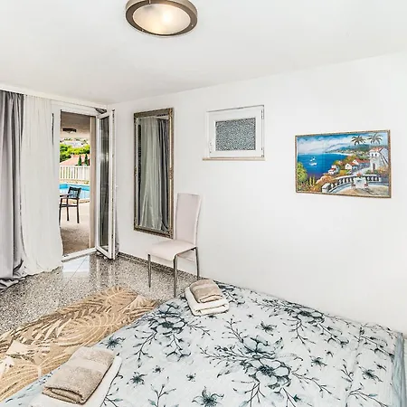 Вилла Modern Spacious Villa, 36 Sqm Pool, 70m To - Mediteran