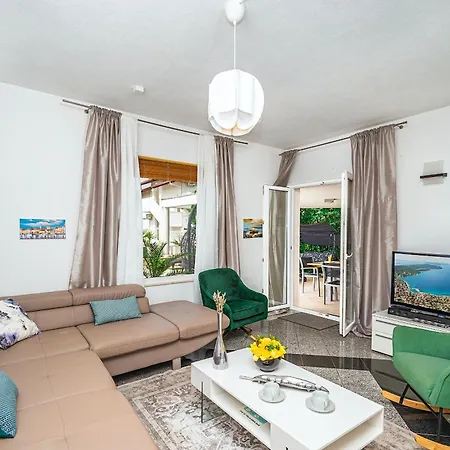 Modern Spacious Villa, 36 Sqm Pool, 70m To - Mediteran Трогир