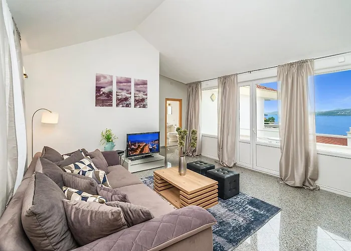 别墅 Modern Spacious Villa, 36 Sqm Pool, 70m To - Mediteran 特罗吉尔