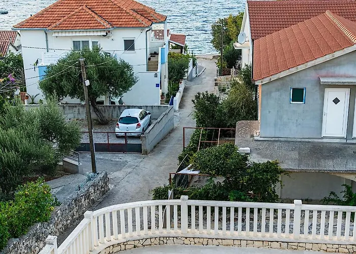 Modern Spacious Villa, 36 Sqm Pool, 70m To - Mediteran *