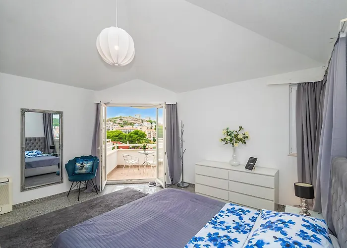 Modern Spacious Villa, 36 Sqm Pool, 70m To - Mediteran 别墅 *