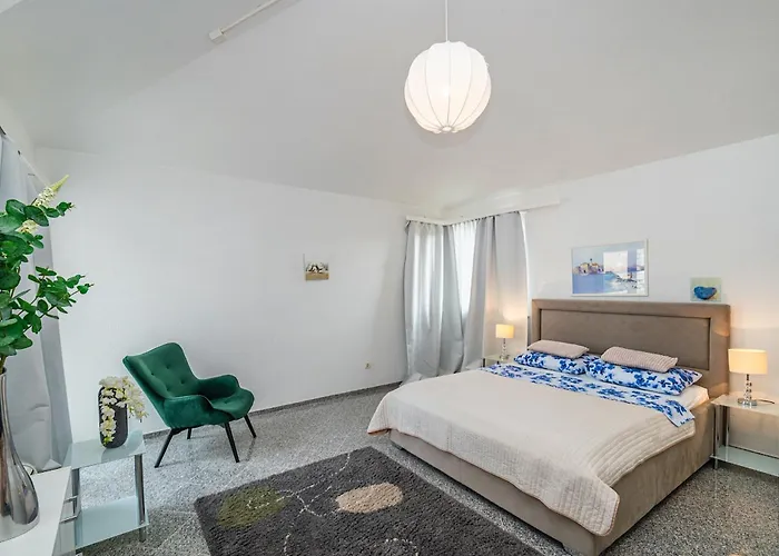 Modern Spacious Villa, 36 Sqm Pool, 70m To - Mediteran *