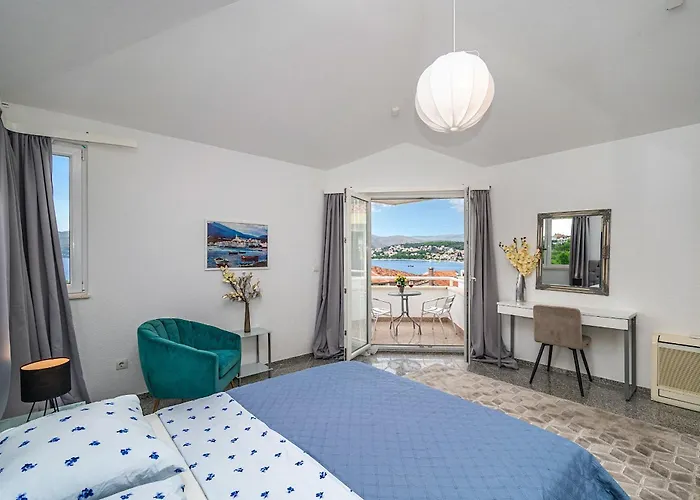 Modern Spacious Villa, 36 Sqm Pool, 70m To - Mediteran 别墅 *