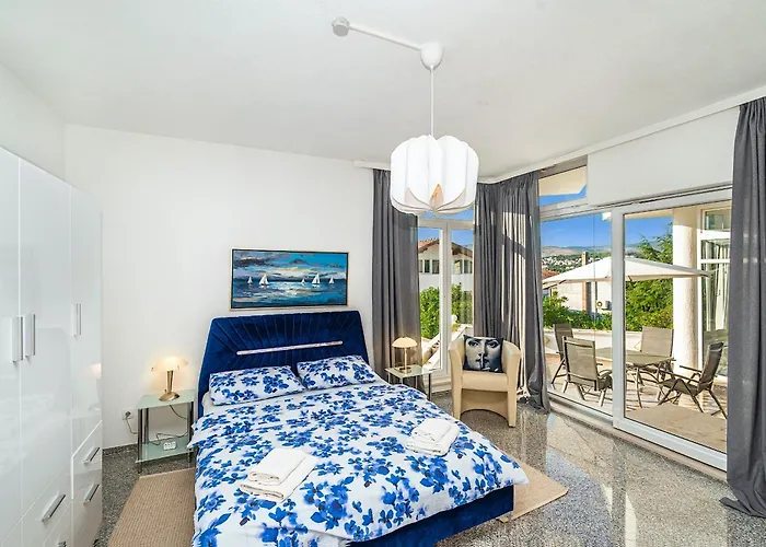 别墅 Modern Spacious Villa, 36 Sqm Pool, 70m To - Mediteran 特罗吉尔