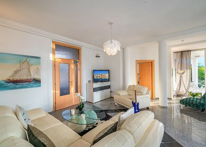 Modern Spacious Villa, 36 Sqm Pool, 70m To - Mediteran * Трогір