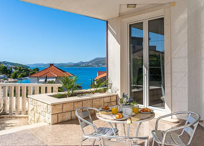 别墅 Modern Spacious Villa, 36 Sqm Pool, 70m To - Mediteran