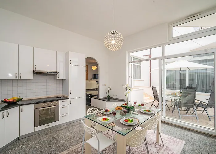 Вілла Modern Spacious Villa, 36 Sqm Pool, 70m To - Mediteran *