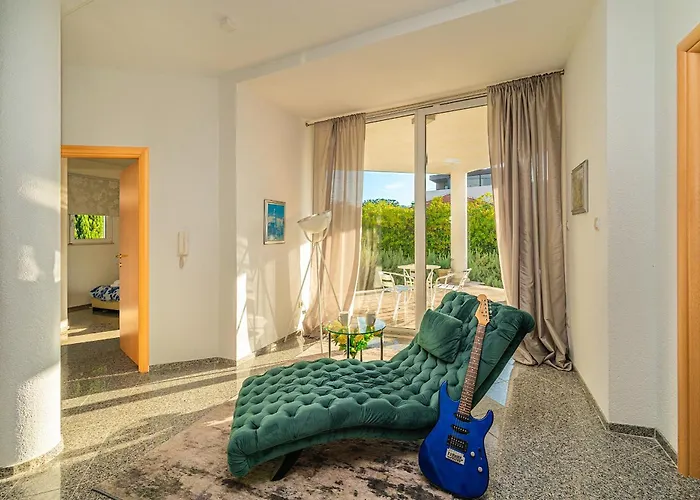 Modern Spacious Villa, 36 Sqm Pool, 70m To - Mediteran 特罗吉尔