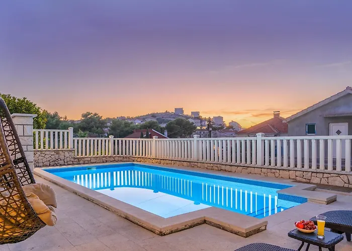 Modern Spacious Villa, 36 Sqm Pool, 70m To - Mediteran Вілла Трогір