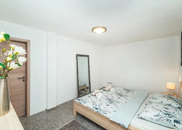 Modern Spacious Villa, 36 Sqm Pool, 70m To - Mediteran