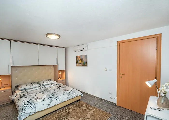 Modern Spacious Villa, 36 Sqm Pool, 70m To - Mediteran