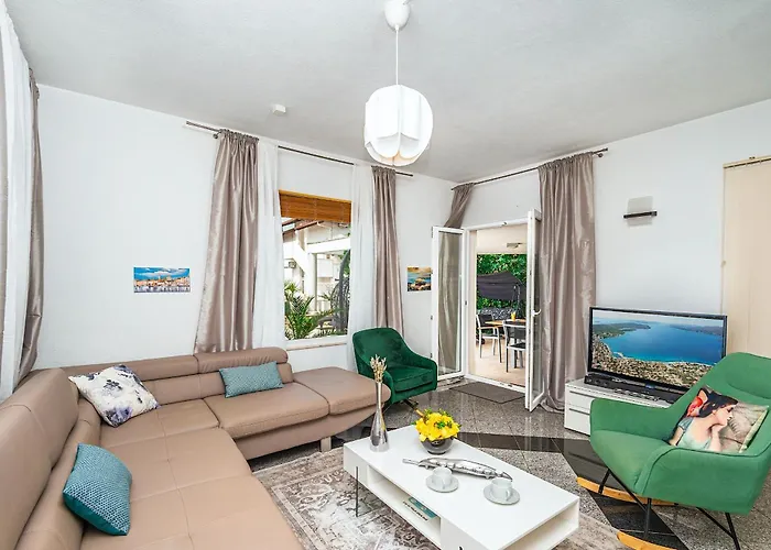 Modern Spacious Villa, 36 Sqm Pool, 70m To - Mediteran Трогір