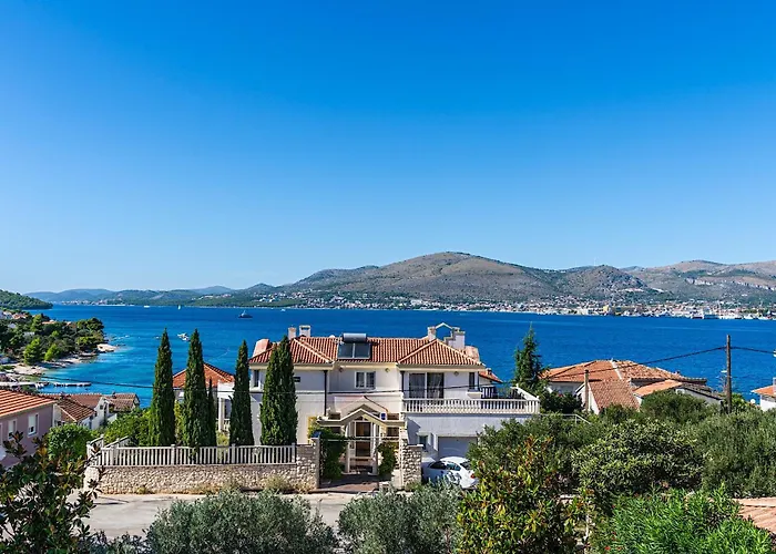 Modern Spacious Villa, 36 Sqm Pool, 70m To - Mediteran 别墅